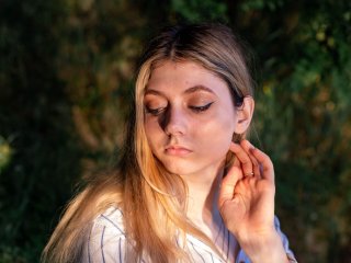 AmeliyaBarton